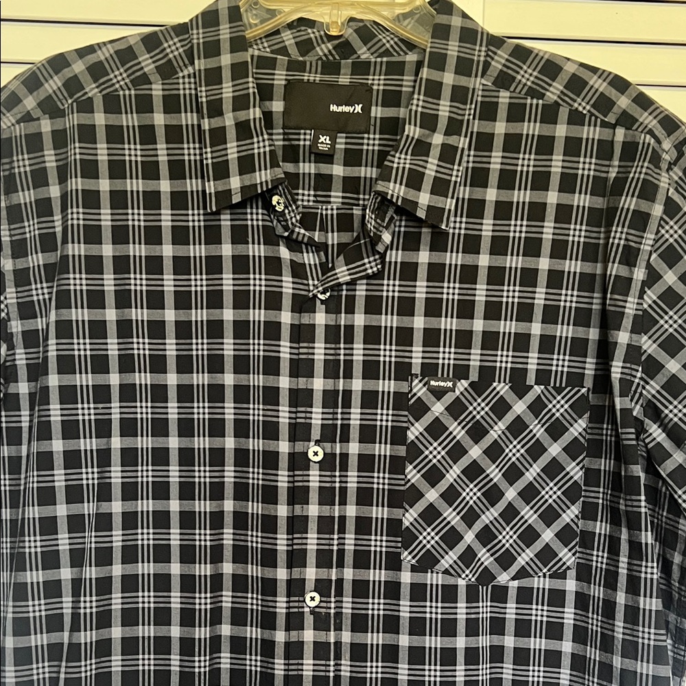 Hurley Mens XL Black and Gray Plaid Button Down Collar Shirt